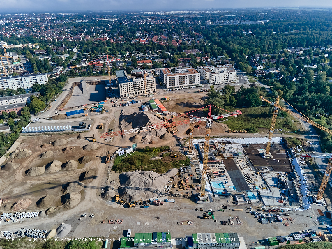 19.09.2021 - Aktuelle Luftbilder aus dem Alexisquartier und Pandion Verde in Neuperlach in München
